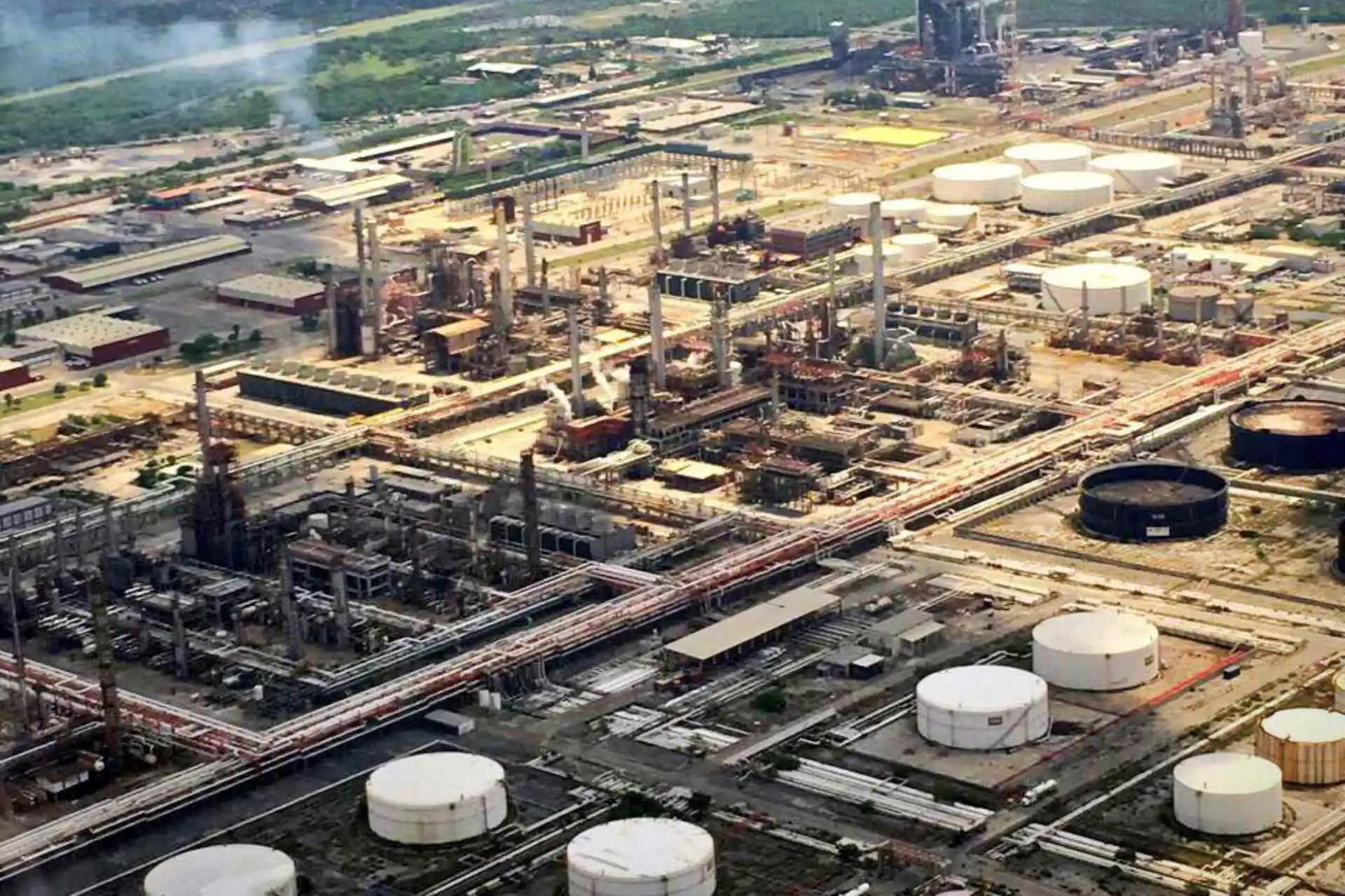 Gobierno de Nuevo clausura refinería de Pemex en Cadereyta elanalista