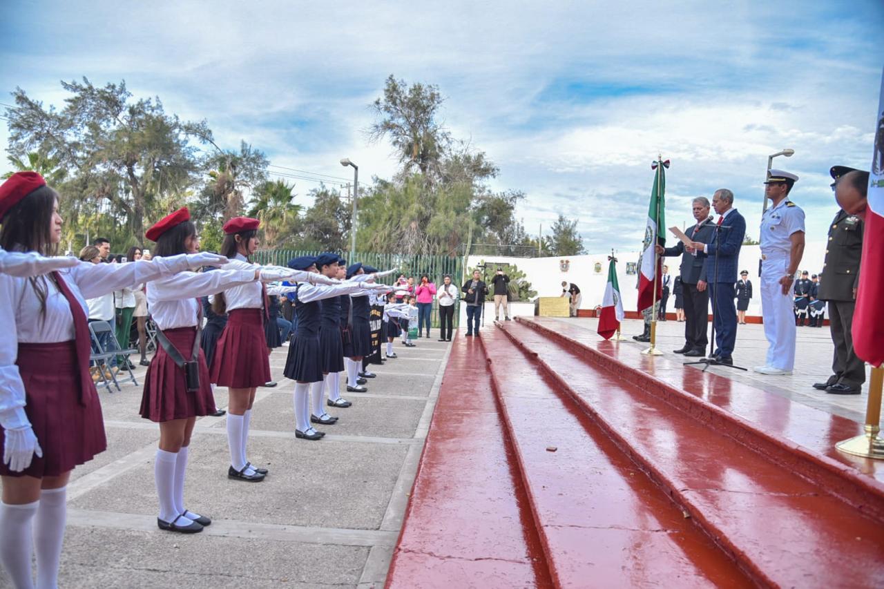 Acto cívico y vistoso desfile por el 84 aniversario del Día de la ...