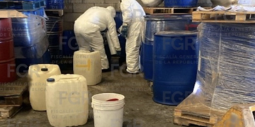Incinera la FGR más de 97 toneladas de químicos para fabricación de droga en Sinaloa