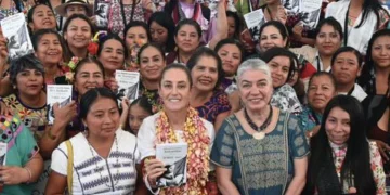 Sheinbaum arranca campaña y promete: “Si el pueblo quiere que nos quedemos”, 2030 será para las heroínas anónimas