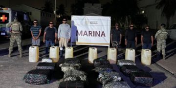 Aseguran 650 kilogramos de cocaína frente a costas de Michoacán; hay seis detenidos