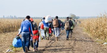 Activistas y migrantes acusan que cubanos están arribando a México tras ser deportados por EU