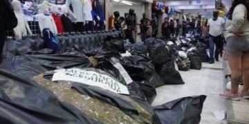 Decomisan 25 toneladas de mercancía ‘pirata’ del Mundial 2026 en Tepito