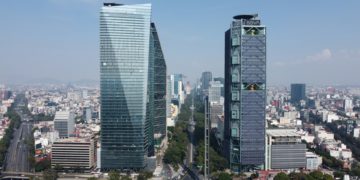 OCDE mejora ligeramente las previsiones de crecimiento para la economía de México en 2026