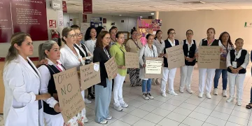 Sigue sin caer la quincena: médicos y enfermeras vuelven a manifestarse en Sinaloa