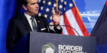 El fiscal general de Estados Unidos advierte de que habrá más acusaciones contra políticos mexicanos por nexos con los carteles