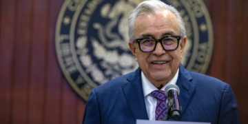 Rubén Rocha acude a declarar ante la Fiscalía en Sinaloa