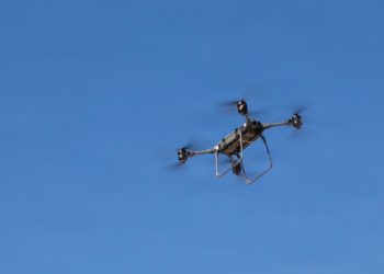 Ataque con drones en Sinaloa: Lanzan explosivos contra policías estatales y militares en Escuinapa