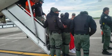 Envían siete reos peligrosos más a Chiapas; varios son líderes de facciones del cártel de Sinaloa