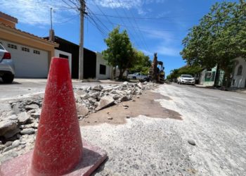 Atiende JAPAMA rehabilitación y mantenimiento de drenajes y tapas dañadas.