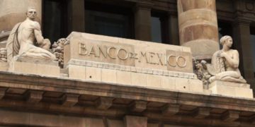 Banxico anticipa que mantendrá tasa de interés, pero advierte riesgos por entorno global