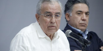 Y 112 días después: Rubén Rocha regresa como gobernador de Sinaloa tras 4 meses de licencia; niega acusaciones de EU
