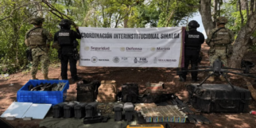 Fuerzas federales decomisan arsenal y desmantelan laboratorio clandestino en Sinaloa
