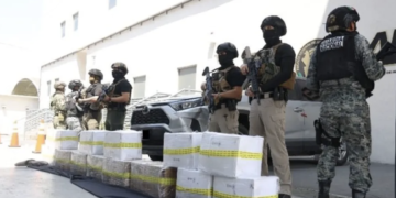 Identifican a los dos sinaloenses detenidos con 200 kilos de cristal tras balacera cerca de supermercado de Monterrey