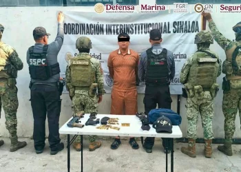 Detienen a ocho personas y asegura armas y explosivos en Mazatlán, Sinaloa