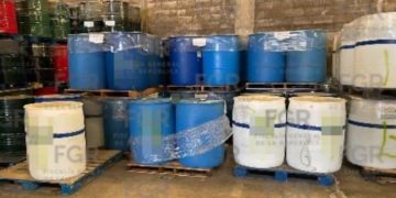 Aseguran más de 49 toneladas y 45 mil litros de sustancias químicas en poblado de Sinaloa